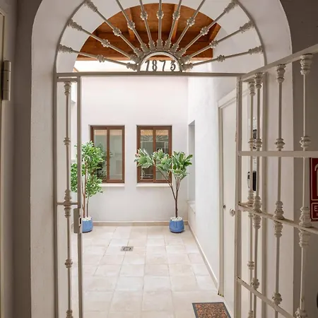 Beautiful Ground Floor Duplex In The Heart Of * Siviglia